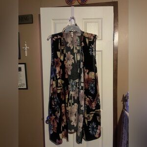 Floral Open Front Sleeveless Cardigan Vest - Black/Pink